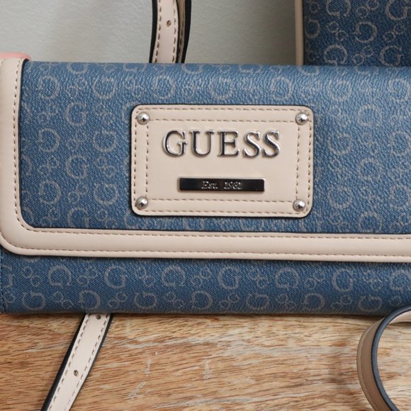 Guess Purse and Wallet Set Brand New - Picture 2 of 6